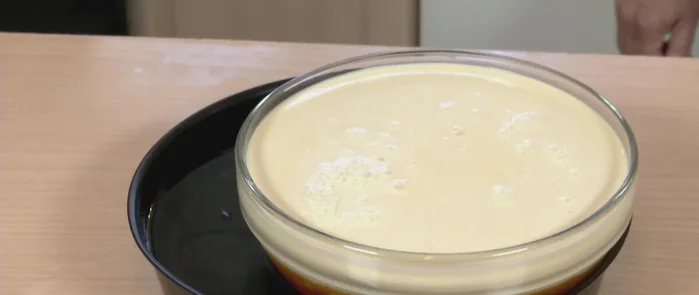 Hornea: Hornea a 200°C durante 60-80 minutos. Comprueba si está listo pinchándolo con un palillo; si sale limpio, está listo. [130.8]