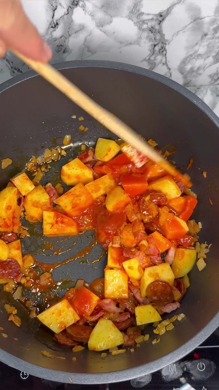 Agregamos los garbanzos ya cocidos y lavados.