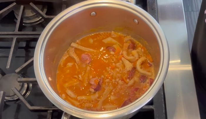 Agregar el perejil fresco y cocinar durante 1 minuto más.