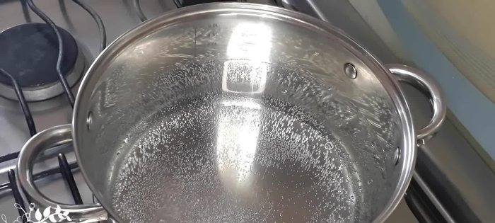 Hervir agua en una olla. [13.219]