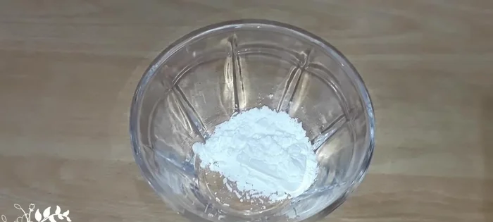 Mezclar una cucharada de maicena con media taza de agua. Agregar a la sartén. [192.58]