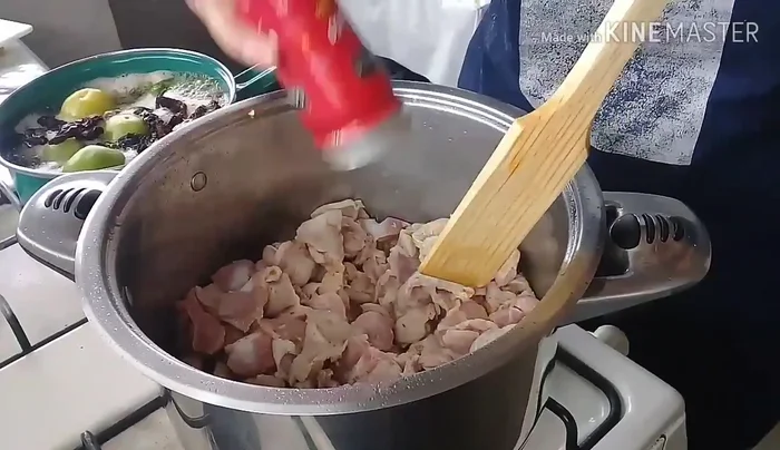 Agregar comino a las mollejas. [207.51]