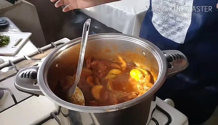 Retirar la hoja santa, agregar cilantro picado y servir. [710.93]