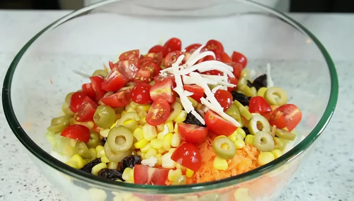 Agregar el queso rallado. [245.48]