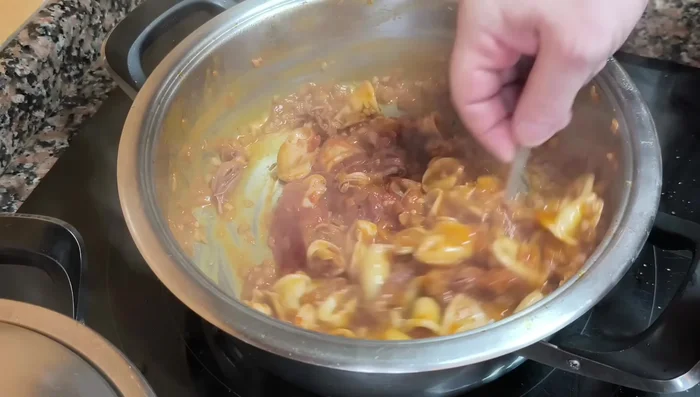 Añadir un chorrito de vino blanco.
