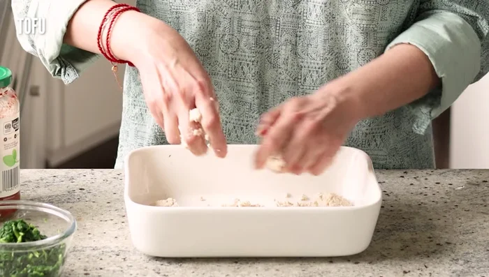 Agregar la espinaca congelada encima del tofu. [91.2]