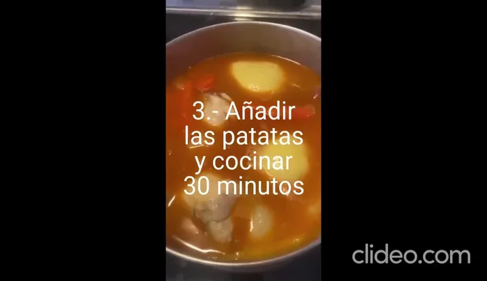 Incorporar las patatas al cocido y cocinar durante 25 minutos.