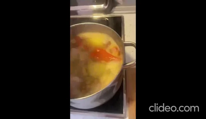 Añadir la morcilla durante los últimos 15 minutos de cocción.