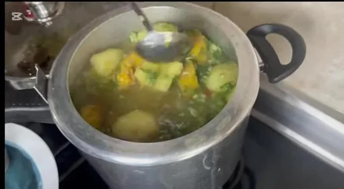 Mezclar bien y rectificar la sal al gusto.