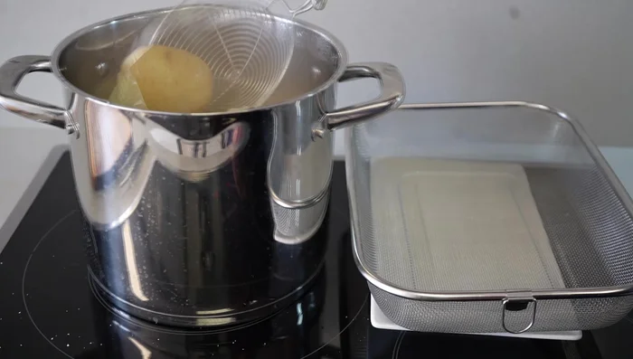 Una vez cocidas, escurrir las verduras y dejarlas templar.