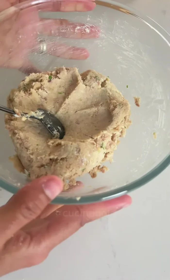 Forma pequeñas croquetas de aproximadamente 30g cada una.