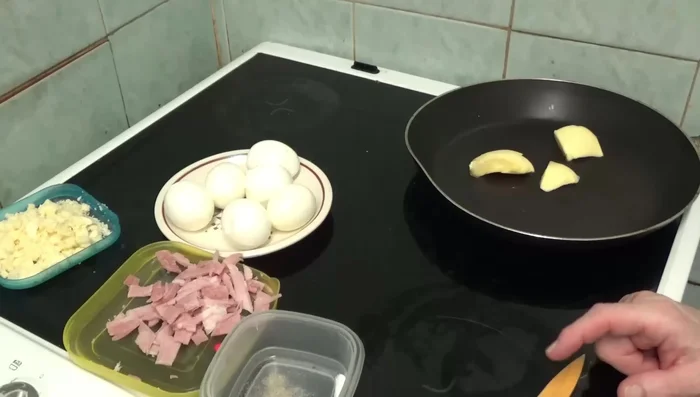 Mientras tanto, derrita la mantequilla en una sartén. (177.28)