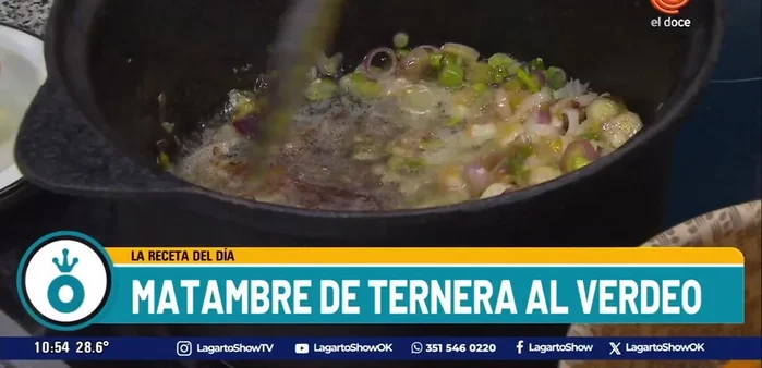 Mientras tanto, cocinar el matambre a baja temperatura hasta que esté ligeramente dorado y se pueda cortar fácilmente. (234.799)