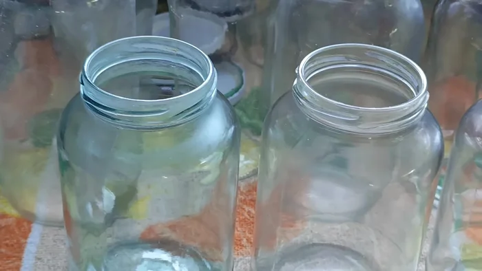 Pasar la salsa a una olla grande. Llevar a ebullición a fuego mínimo. Una vez que rompa hervor, cocinar durante 20 minutos.