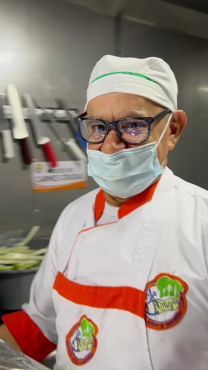 Cocinar el lomo de cerdo (tiempo aproximado: 50 minutos).
