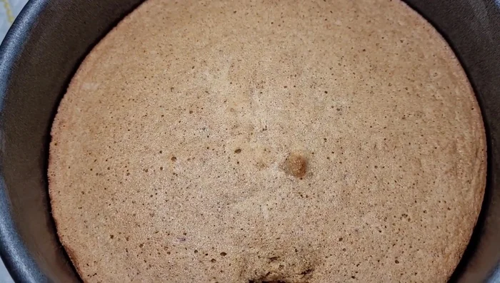 Dejar enfriar la tarta durante 20 minutos antes de desmoldar.