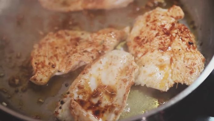 Preparación de la pechuga de pollo. Limpiar y preparar las pechugas.