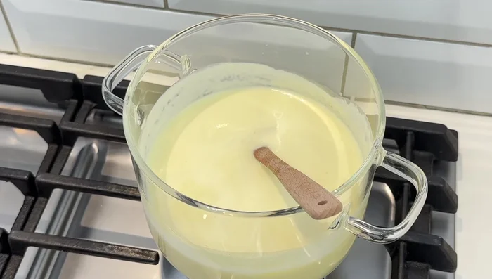 Tapa la olla y deja reposar entre 30 minutos y una hora. Mientras más tiempo repose, mejor.