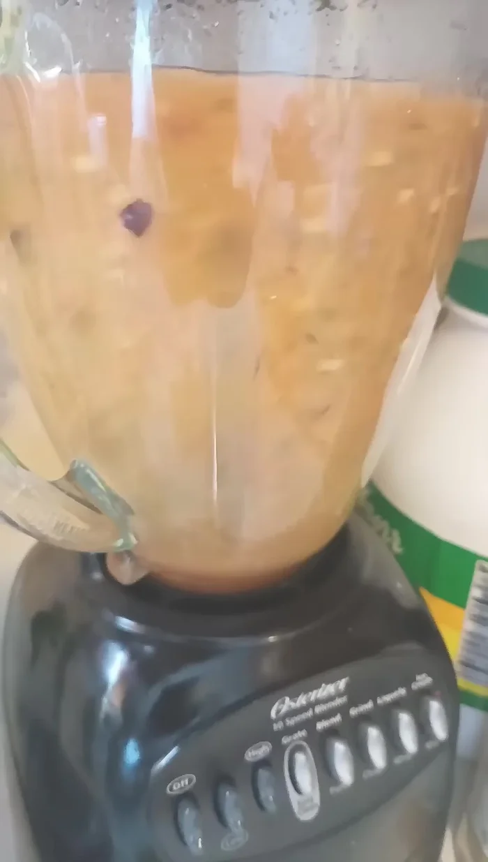 Rellenar las empanadas: Utilizar queso, frijoles y guisado de pollo como rellenos.