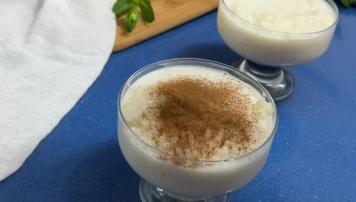Espolvoreamos canela en polvo por encima.