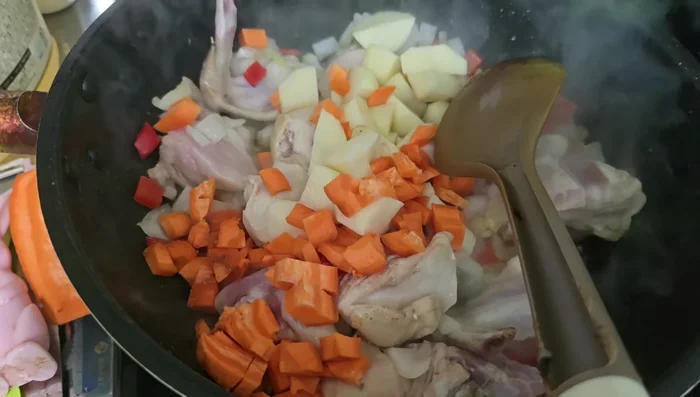 Añadir ajo molido y sal.