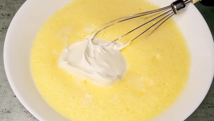 Batir nuevamente la mezcla hasta que todos los ingredientes estén bien incorporados.