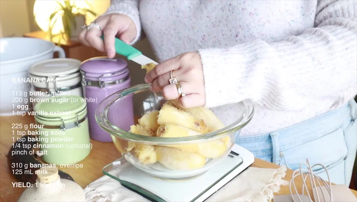 Agregar el puré de plátano a la mezcla anterior.