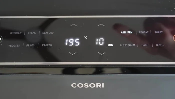 Añadir el pescado a las patatas y cocinar durante 18 minutos más a 195°C.