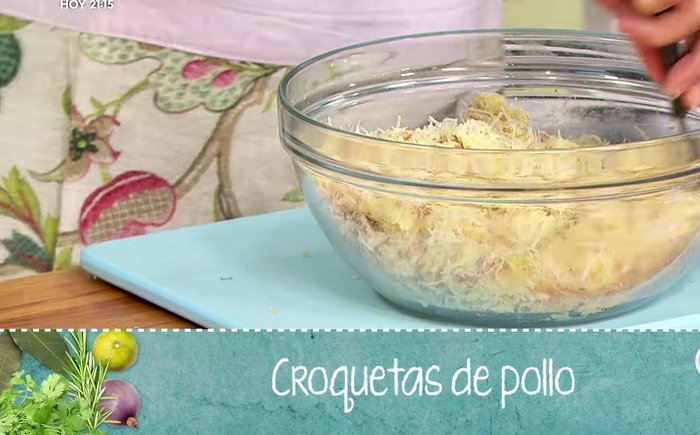 Ajustar la consistencia de la mezcla si es necesario, agregando un huevo para más humedad o avena/harina para más firmeza. [929.48]