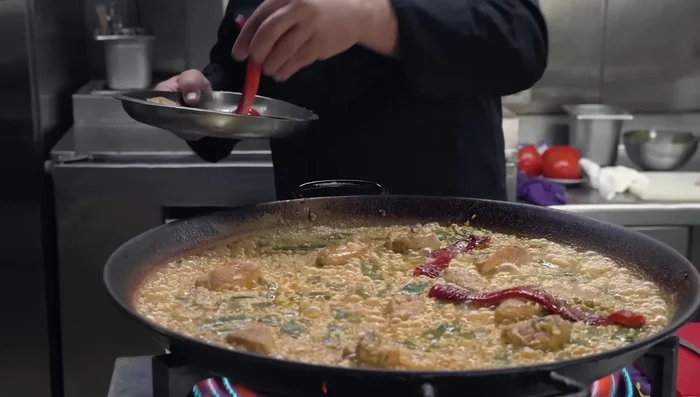 Añadir las gambas de montaña al final (paella de verano).