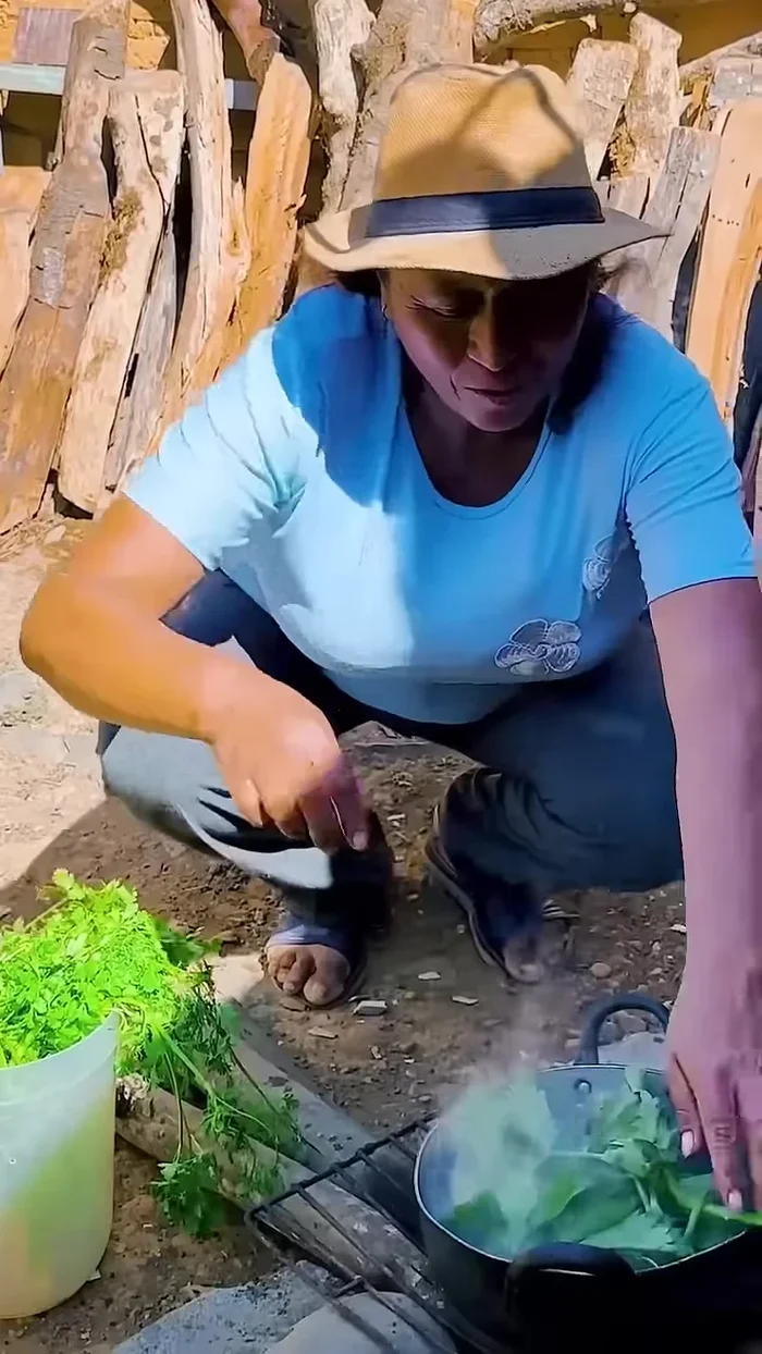 Cocinar durante 10-15 minutos, sin deshacer los huevos. [49.079]