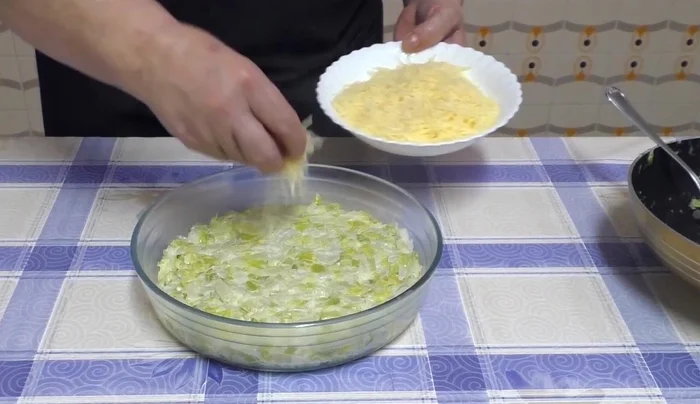 Cubrir con el queso para gratinar.