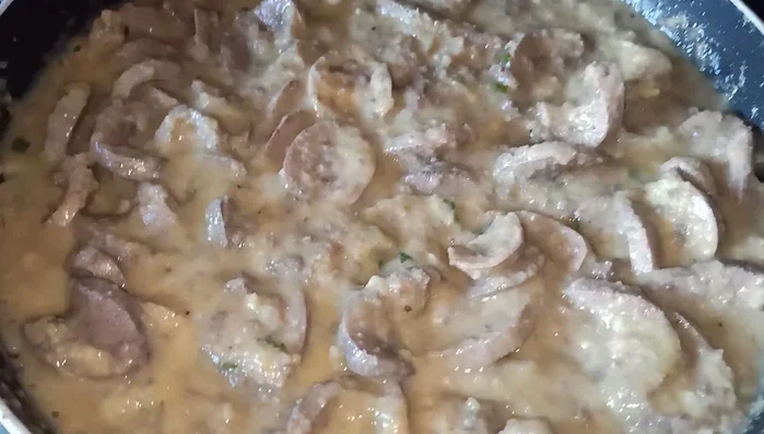 Si la salsa queda espesa, agregar un poco de agua.