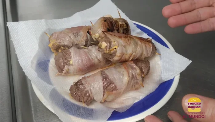 Terminar la cocción en el horno a 180°C durante 20 minutos o en una freidora de aire, o en el mismo sartén a temperatura media-baja hasta que la carne esté completamente cocida. [436.24]