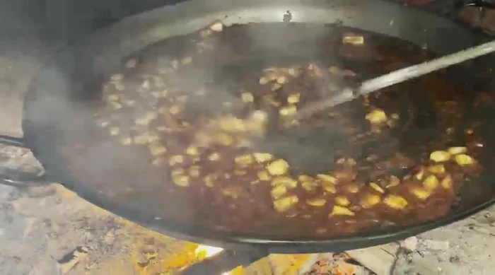 Añadir el pimentón ahumado y remover. (525.6)