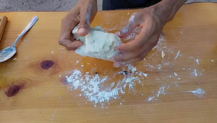 Dejar reposar la masa unos minutos.