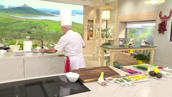 Lavar el arroz con abundante agua para eliminar el almidón. (163.08)