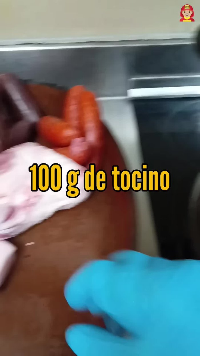 Añadir el tocino y el codillo.