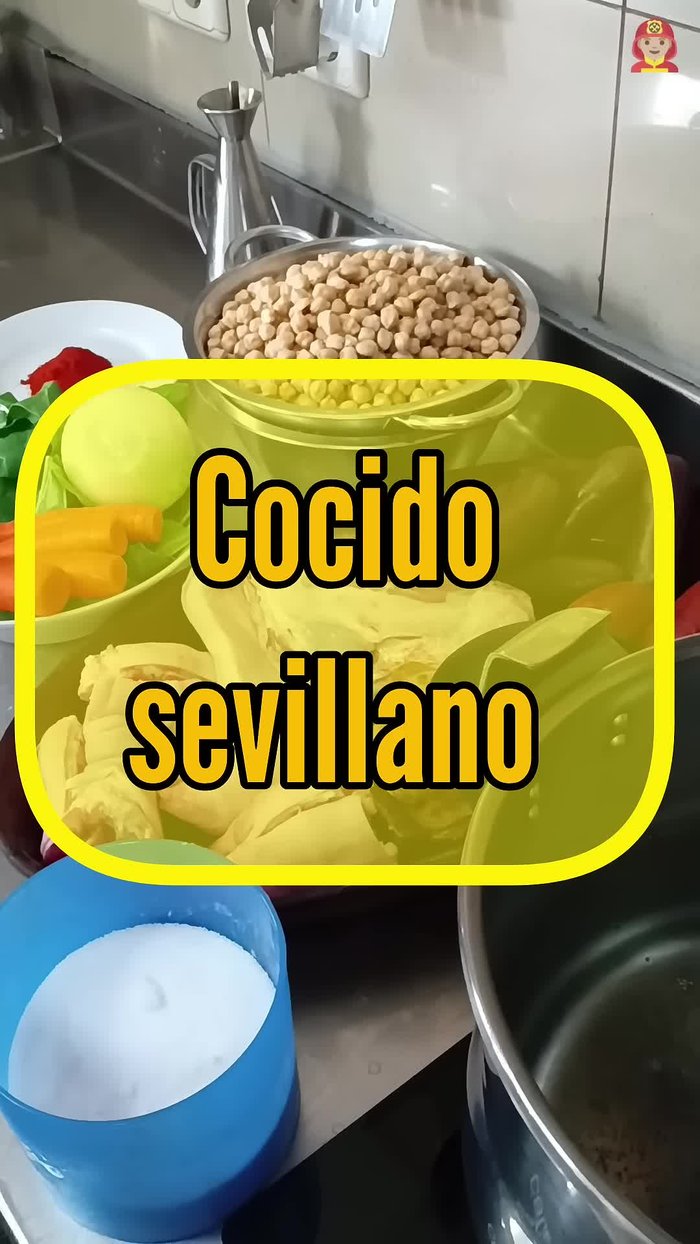 Echar en agua con sal las manitas de cerdo, puntas de jamón y huesos.