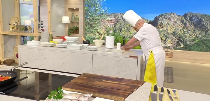 Limpiar los filetes de faneca, quitando espinas y piel.