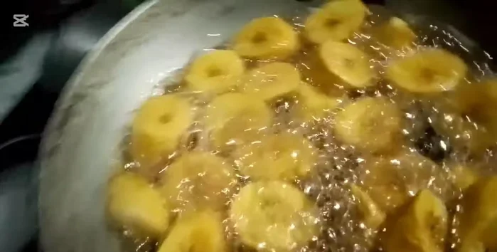 Freír los plátanos.