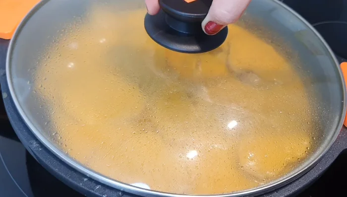 Apagar el fuego, tapar y dejar reposar por 5 minutos.
