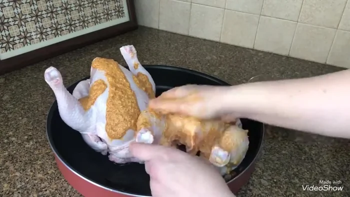 Dejar marinar el pollo por al menos 2 horas (mientras más tiempo, mejor).