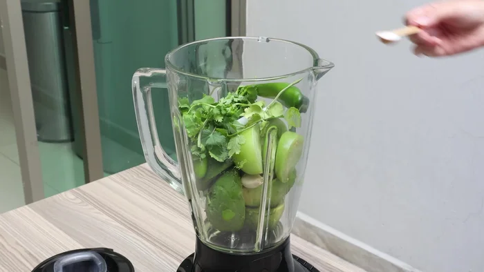Agregar un puñito de cilantro fresco y sal al gusto.