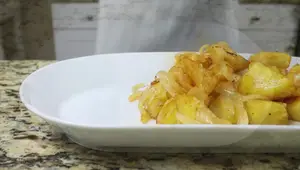 Patatas Fritas Españolas con Cebolla: Receta Fácil y Deliciosa