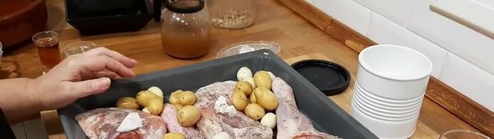 Introducir la bandeja en el horno precalentado a 165-170 grados (con ventilador o 170-180 grados sin ventilador).