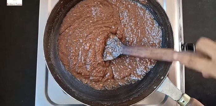 Retirar del fuego y seguir revolviendo durante 2-3 minutos para lograr la consistencia perfecta.