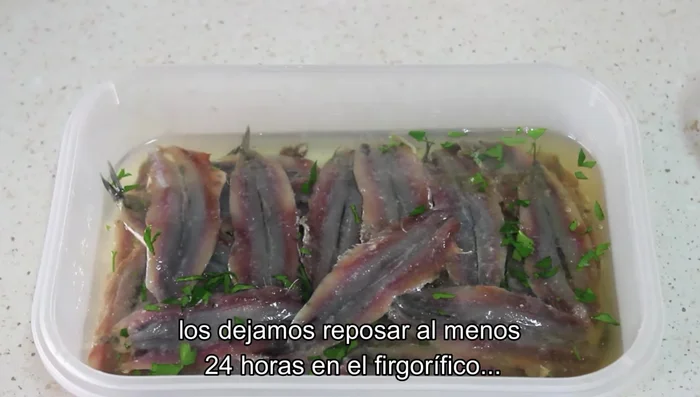 Dejar reposar en el frigorífico mínimo 24 horas.