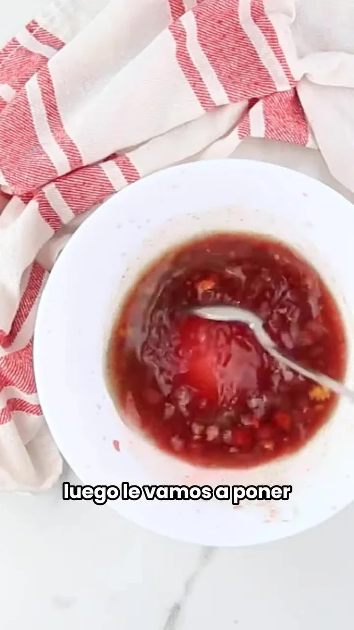 Incorpora jarabe de fruta del monje para un toque dulce.