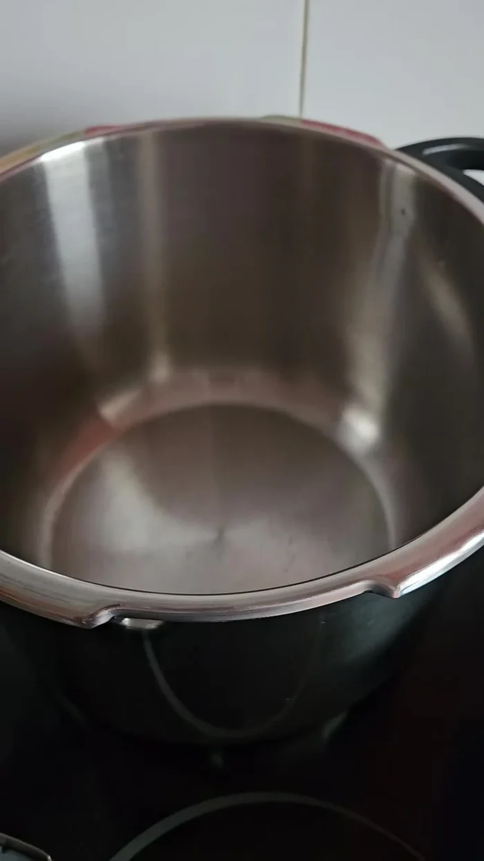 La noche anterior, poner los garbanzos en remojo en agua. Al día siguiente, escurrirlos.